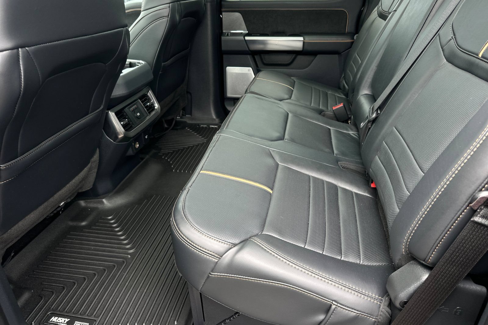 Used 2023 Ford F450 Platinum w/ FX4 Off-Road Package AWD/4WD image 12