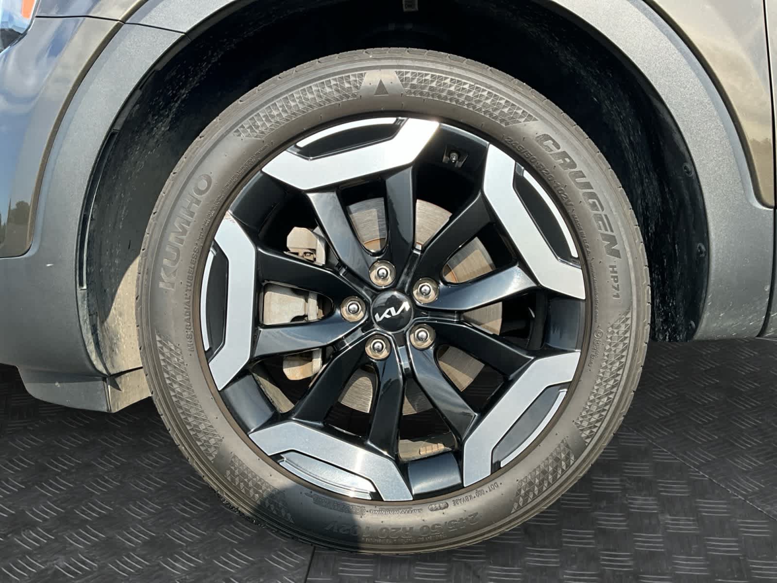 Used 2024 Kia Telluride S w/ S Sunroof Package FWD image 9