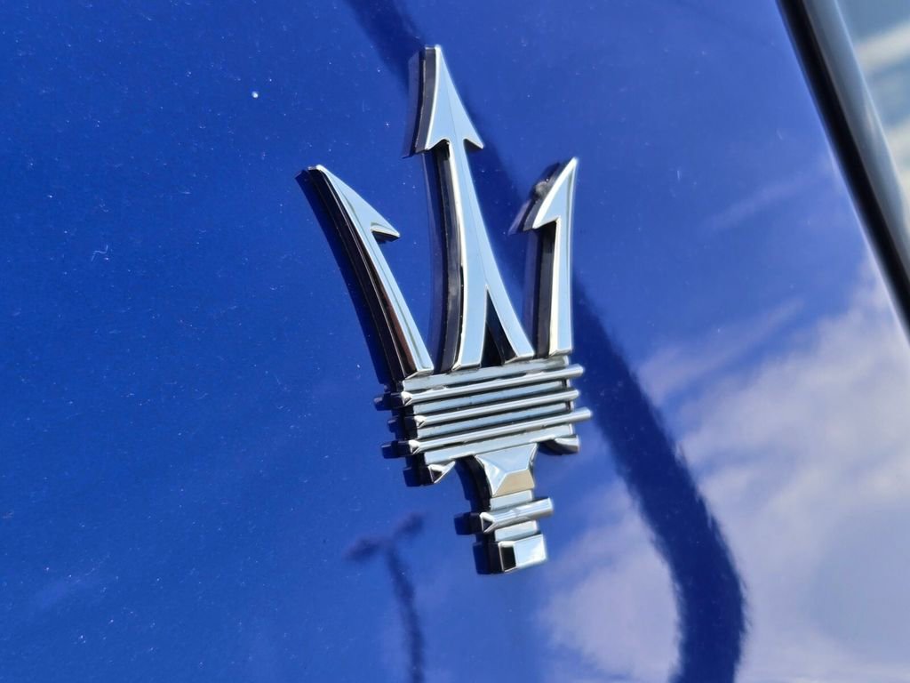 Used 2022 Maserati Levante GT AWD/4WD image 11