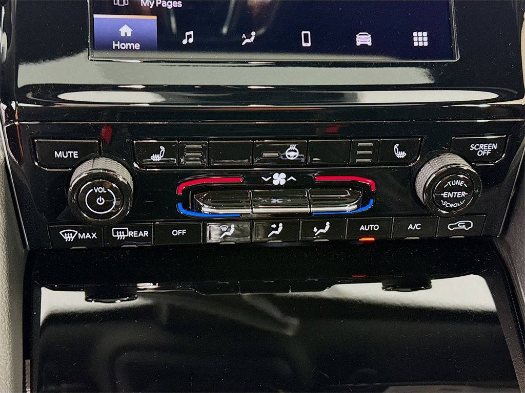 Used 2025 Jeep Grand Cherokee Altitude w/ Trailer Tow Package image 15