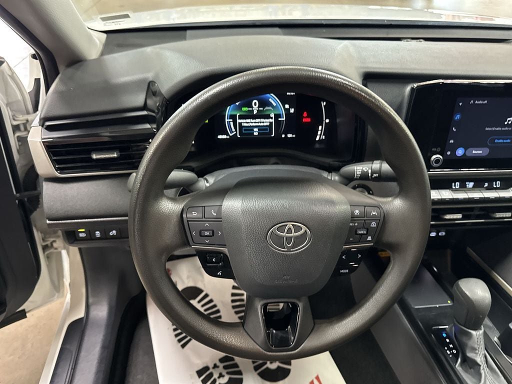 Used 2025 Toyota Camry LE FWD image 17