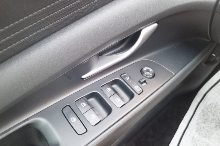 New 2026 Hyundai Elantra SE FWD image 30