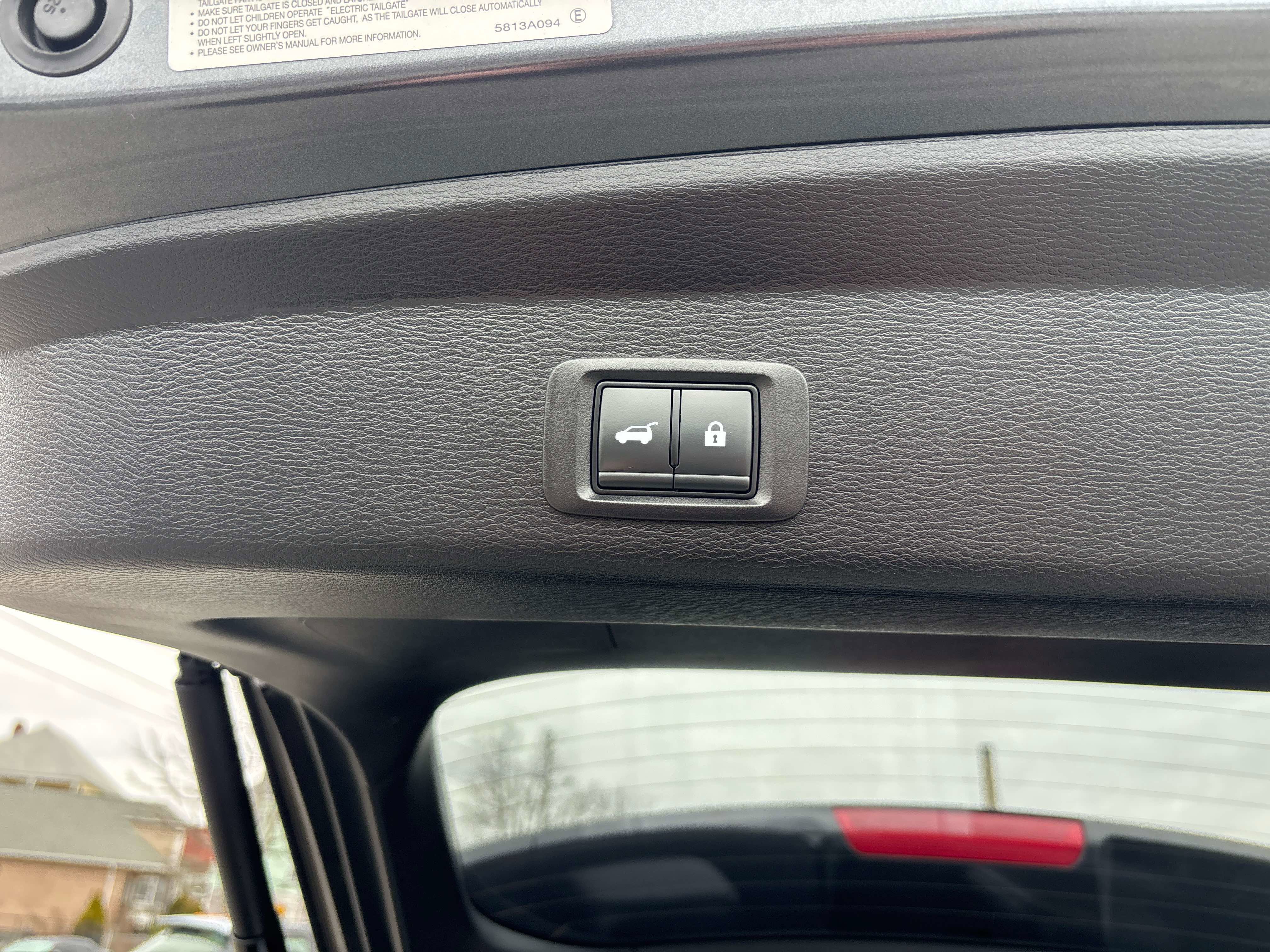 Used 2024 Mitsubishi Outlander SE image 16