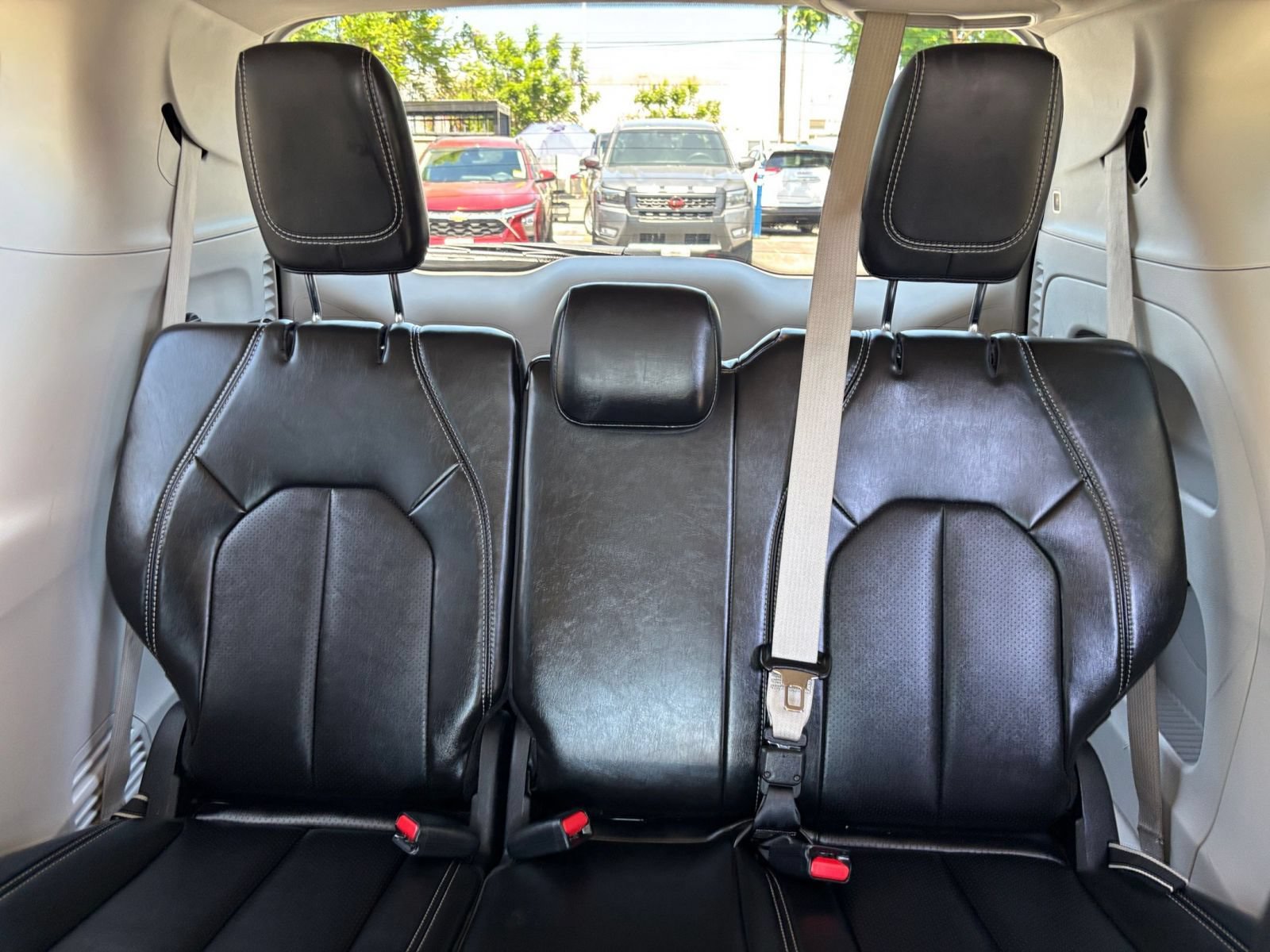 Used 2024 Chrysler Pacifica Touring-L FWD image 29