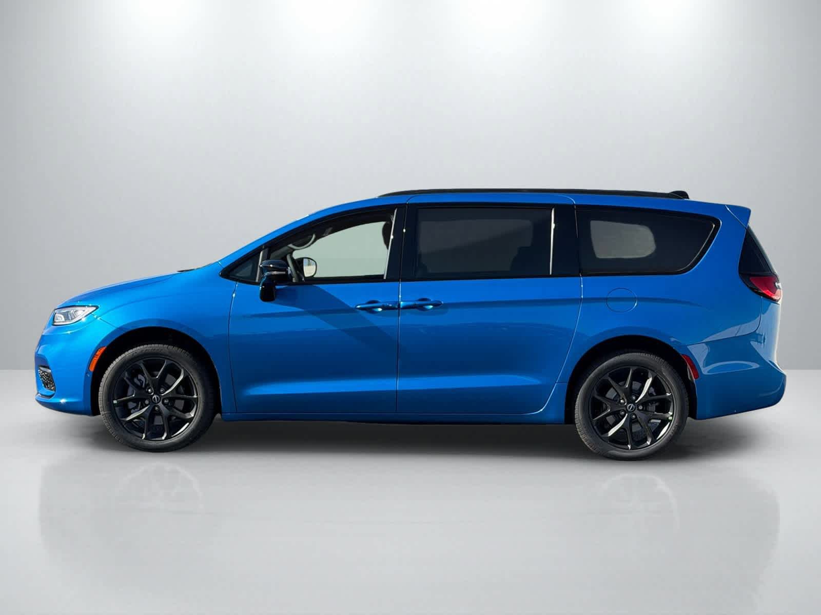New 2026 Chrysler Pacifica Limited AWD/4WD image 2