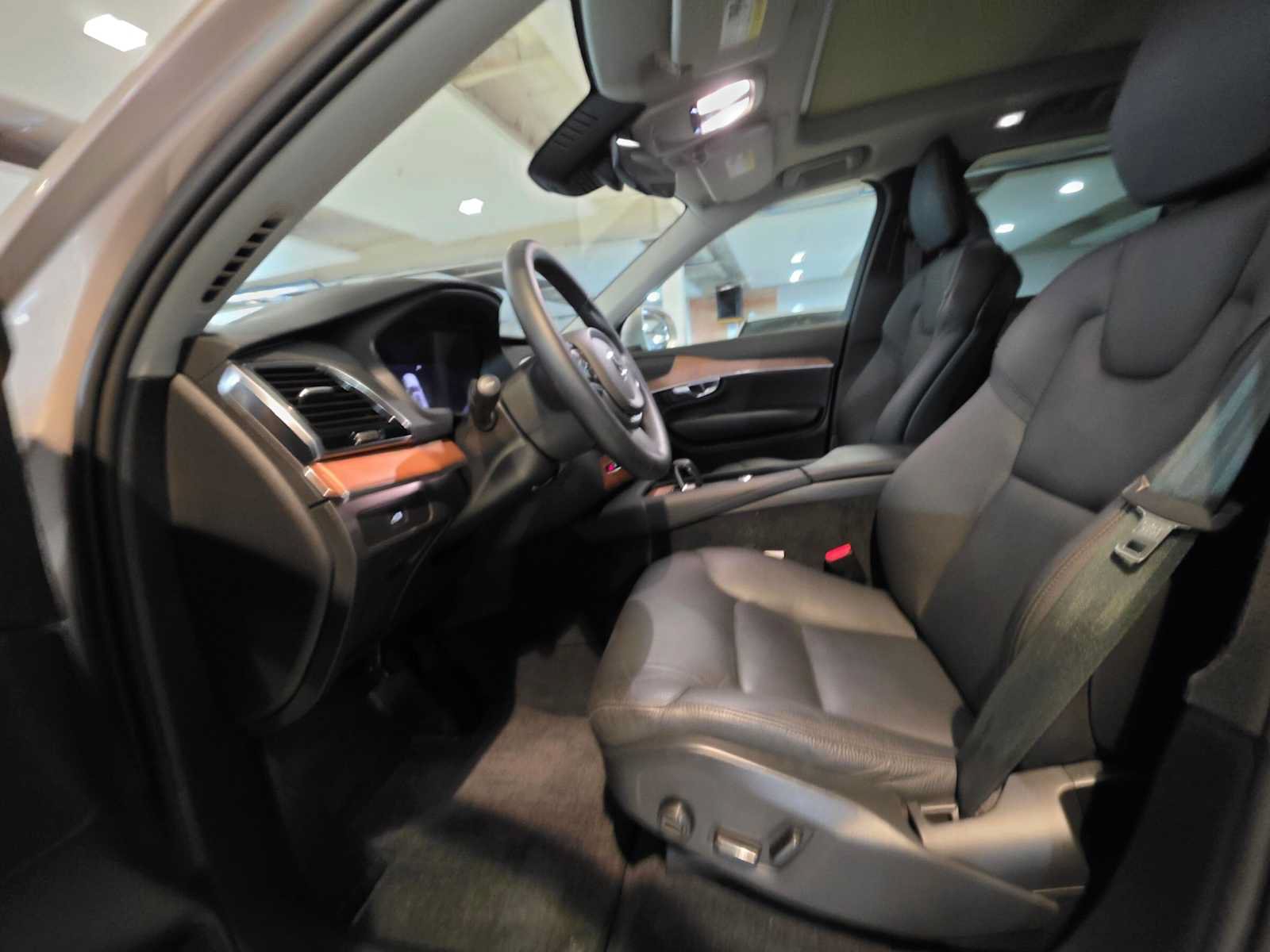 Used 2024 Volvo XC90 B6 Plus w/ Protection Package Premier AWD/4WD image 23