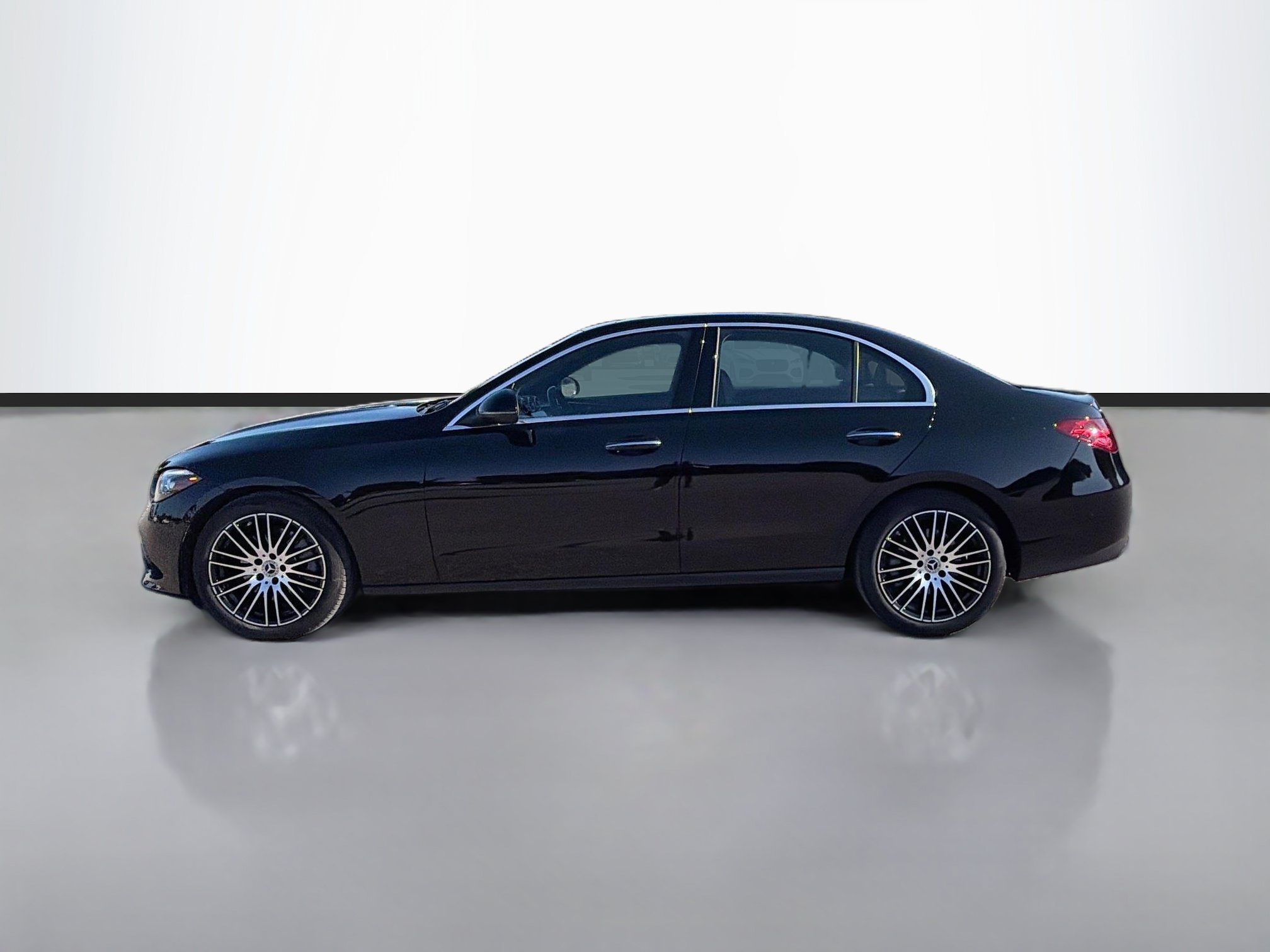 Used 2025 Mercedes-Benz C 300 4MATIC Sedan image 2