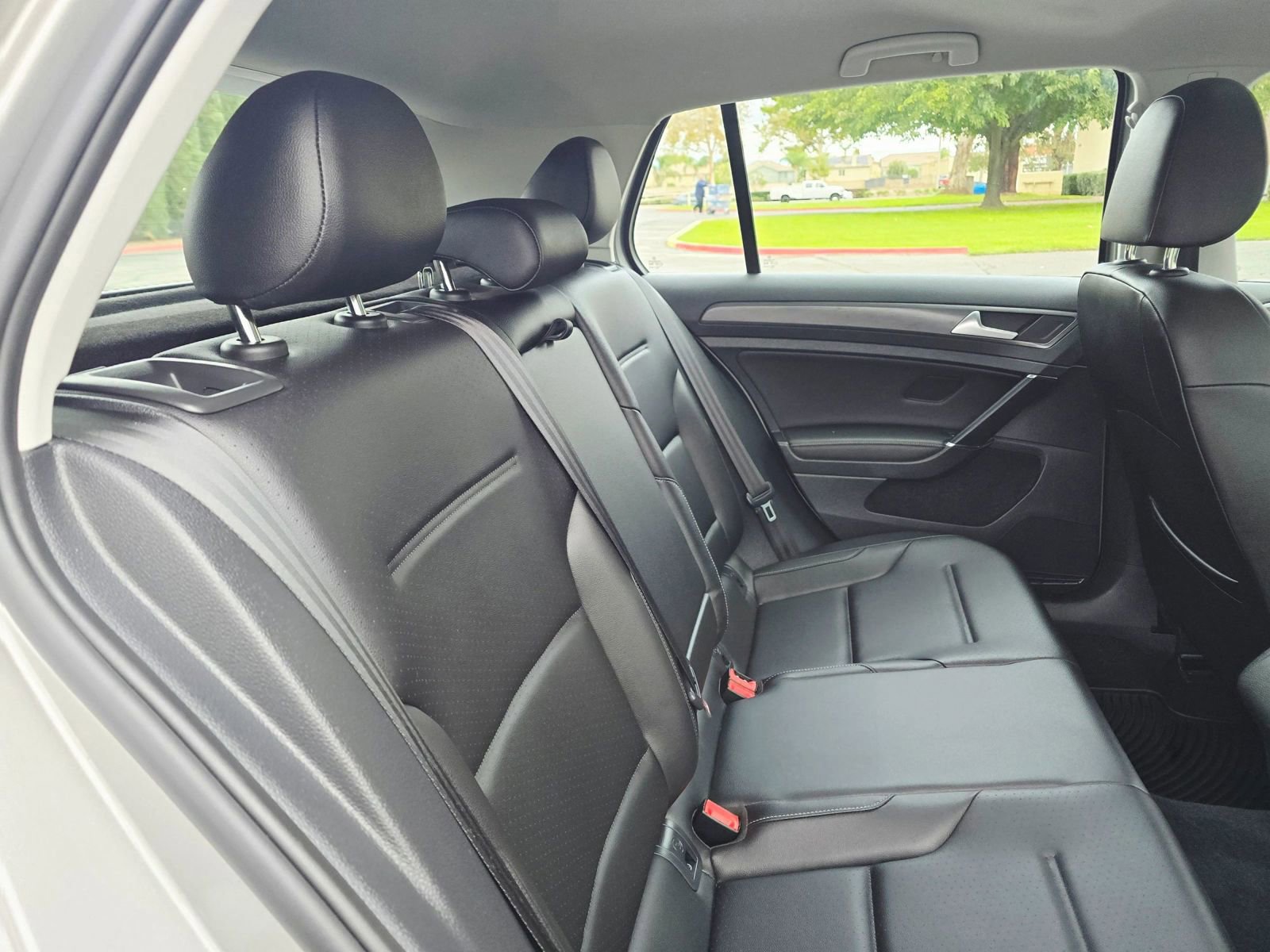 Used 2018 Volkswagen Golf SE FWD image 32