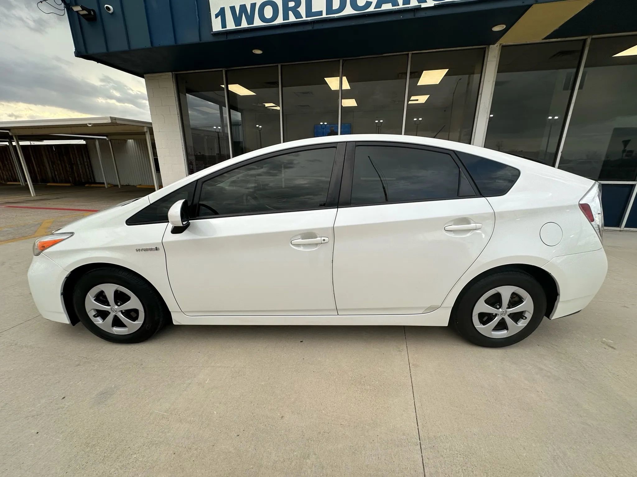 Used 2014 Toyota Prius Three image 2