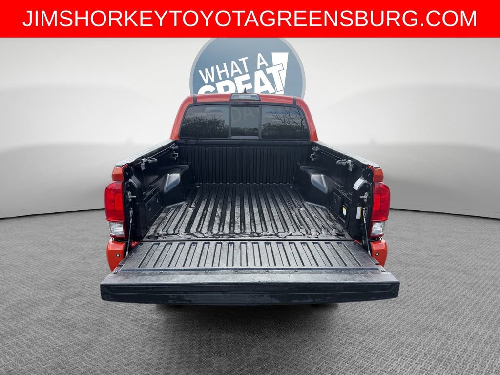 Used 2016 Toyota Tacoma TRD Off-Road AWD/4WD image 25