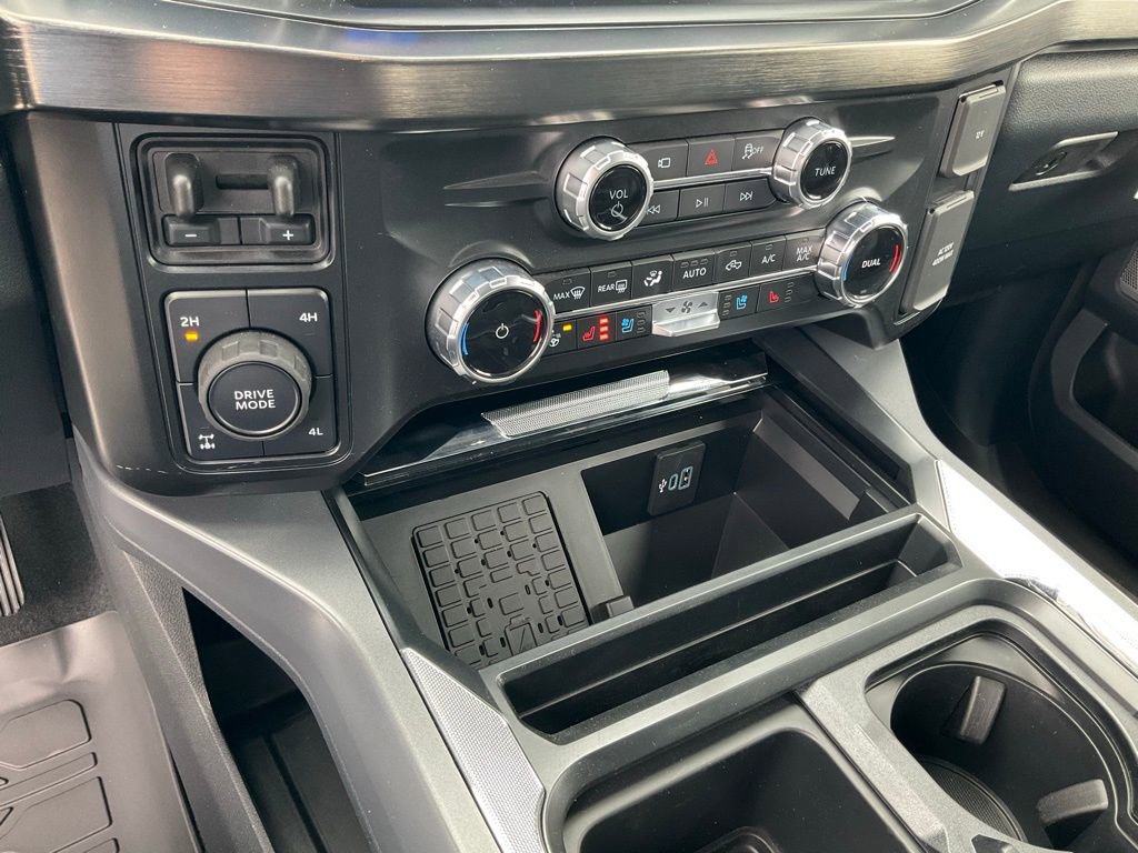 Certified 2025 Ford F350 Lariat w/ Black Appearance Package image 74