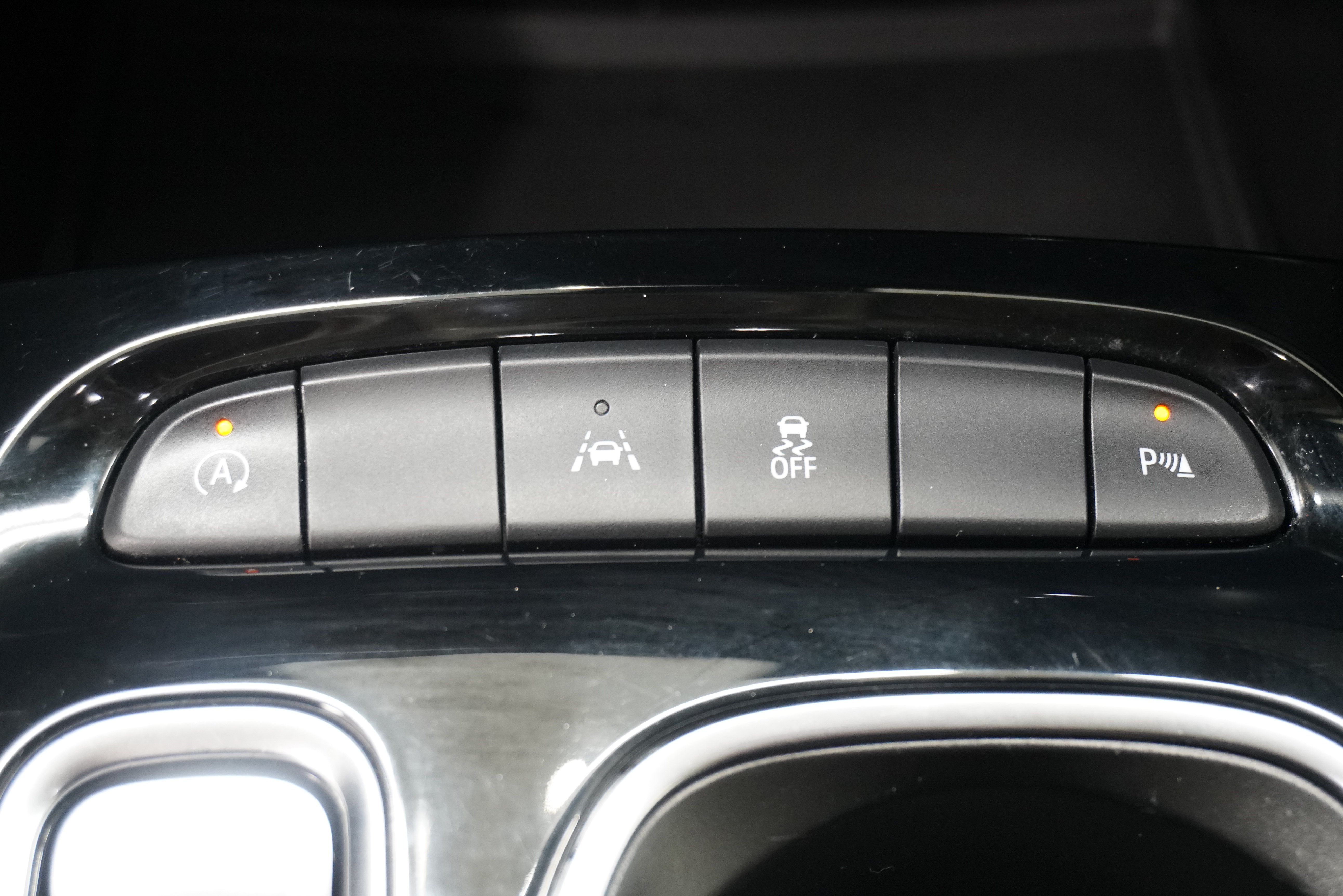 Used 2021 Buick Envision Essence w/ Sport Touring Package FWD image 23