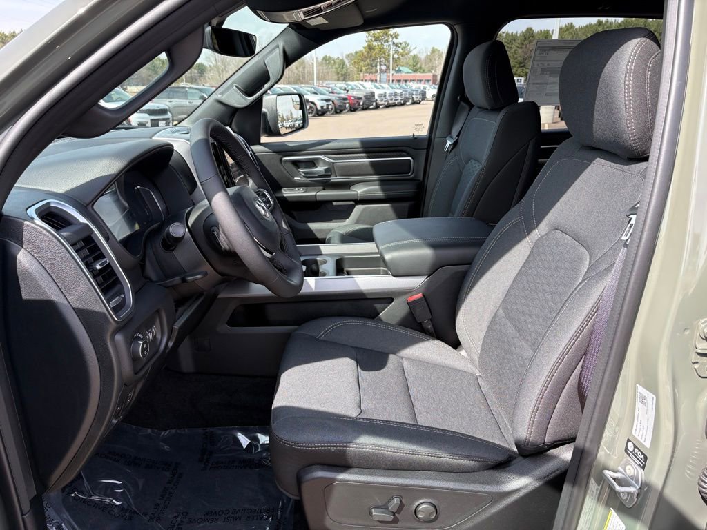 New 2026 RAM 1500 4x4 Crew Cab image 9