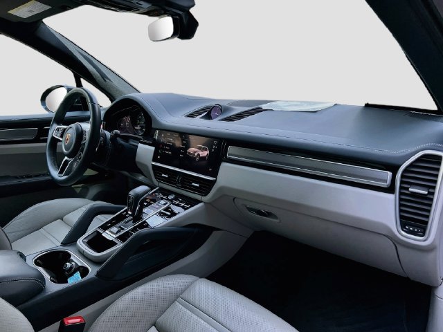 Certified 2023 Porsche Cayenne Platinum Edition AWD/4WD image 29