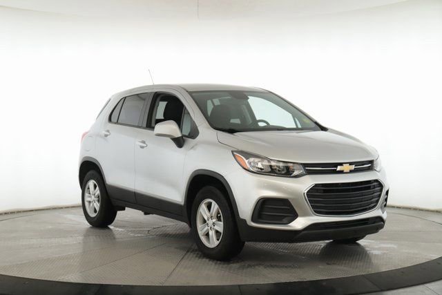 Used 2022 Chevrolet Trax LS w/ Tint and Cruise Package image 2