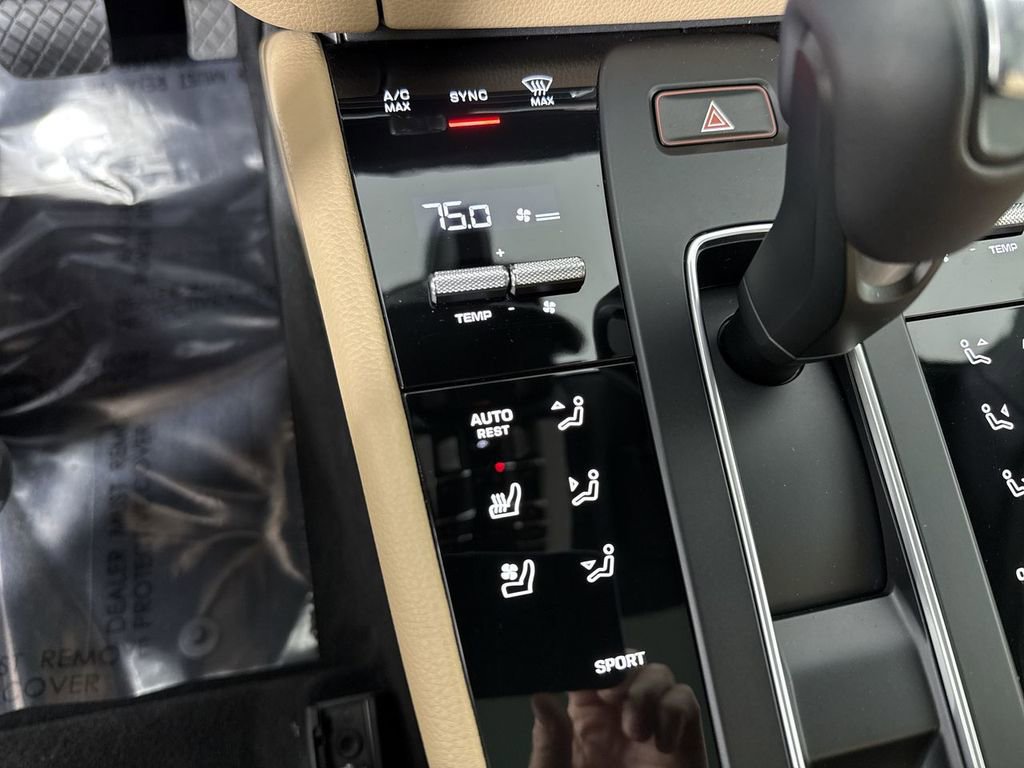 Certified 2025 Porsche Macan image 31