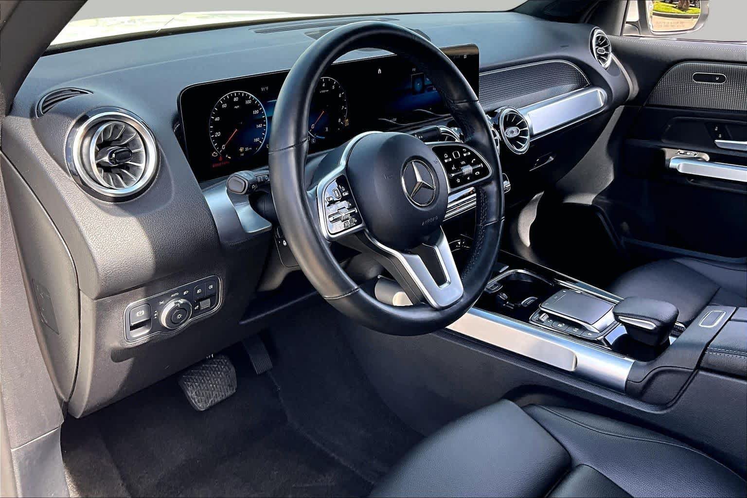 Used 2022 Mercedes-Benz GLB 250 4MATIC image 16