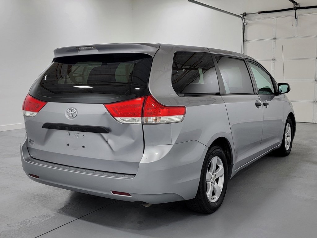 Used 2011 Toyota Sienna w/ Towing Pkg FWD image 9