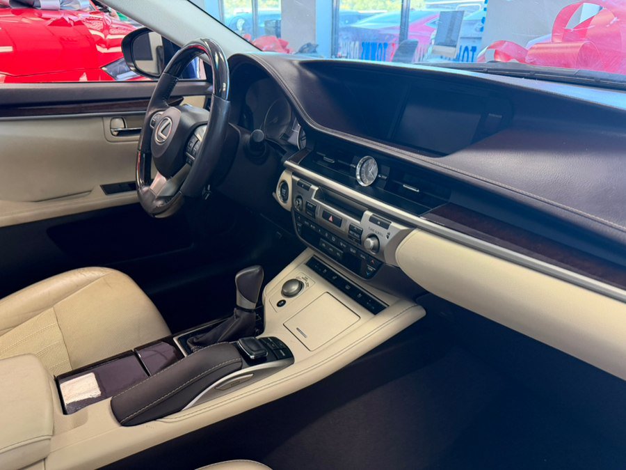 Used 2016 Lexus ES 350 w/ Luxury Package w/Wood Trim FWD image 55