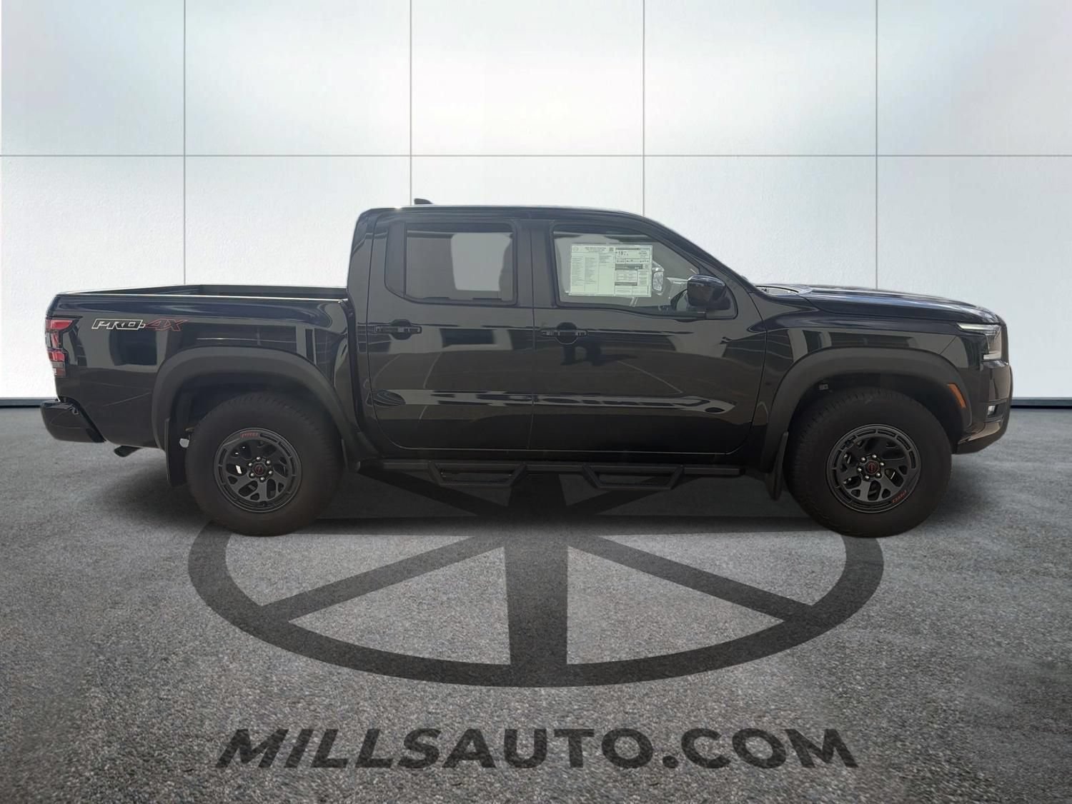 Used 2023 Nissan Frontier PRO-4X w/ Technology Package AWD/4WD image 3
