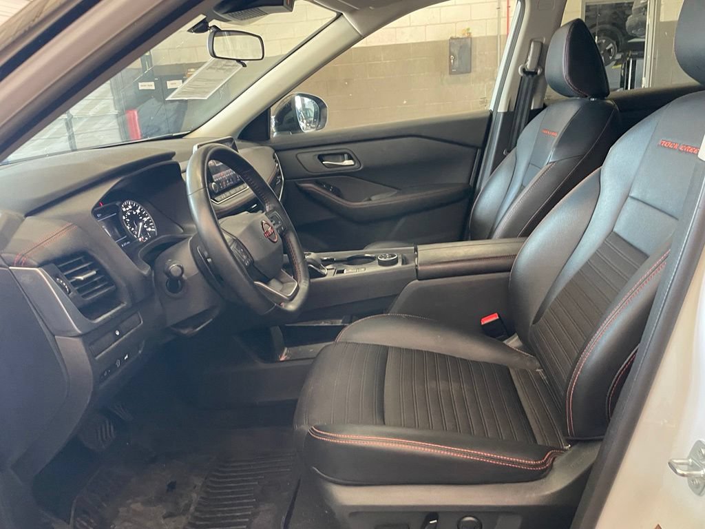 Used 2025 Nissan Rogue SV AWD/4WD image 10