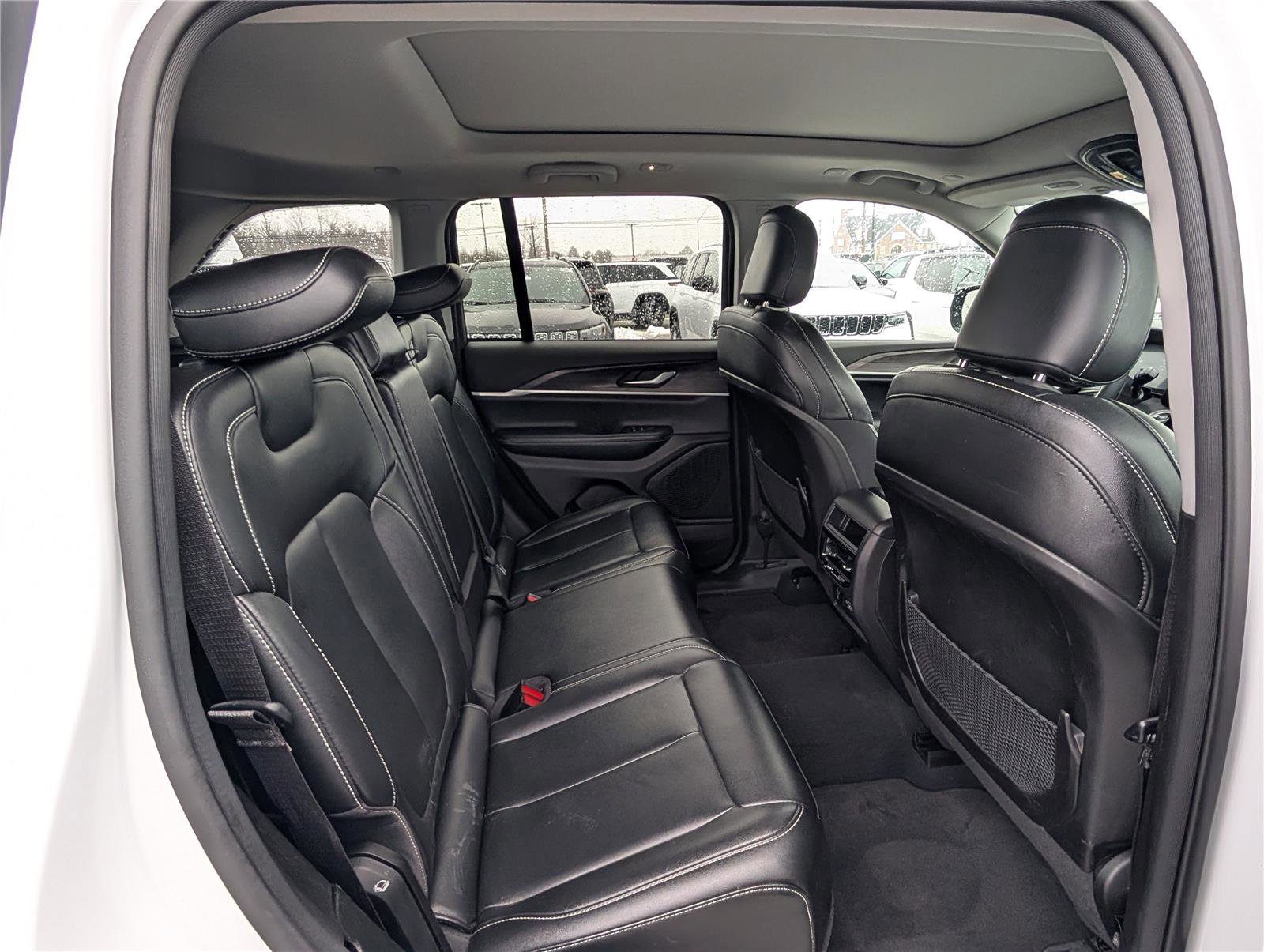 Used 2024 Jeep Grand Cherokee Limited image 11