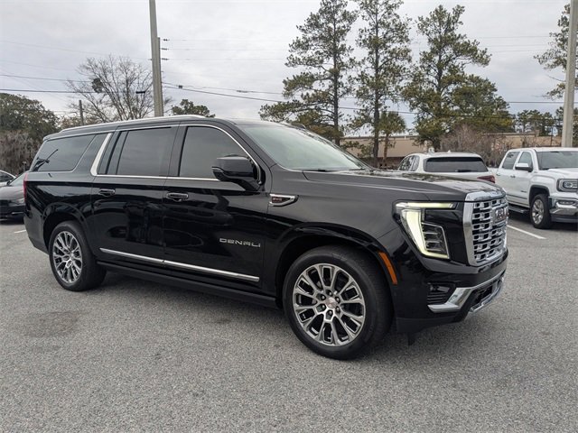 Used 2025 GMC Yukon XL Denali w/ Denali Reserve Package image 2