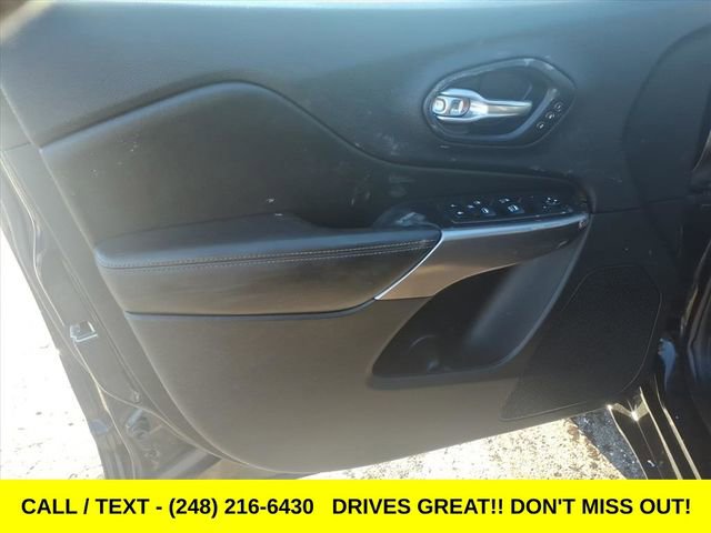 Used 2019 Jeep Cherokee Overland w/ Technology Group image 13