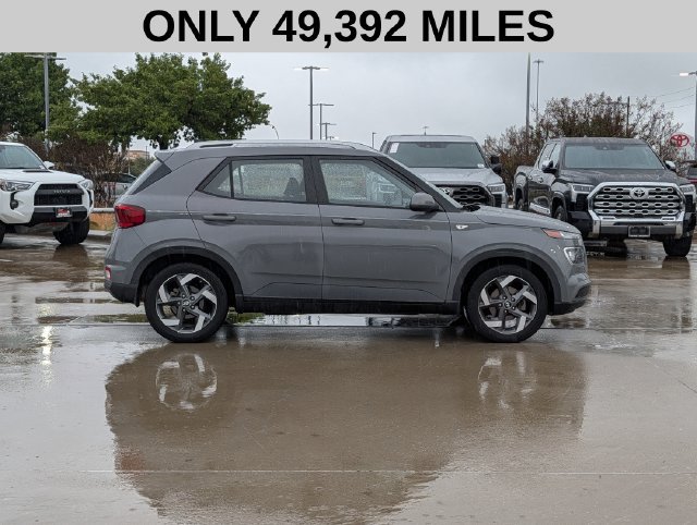 Used 2021 Hyundai Venue SEL FWD image 4