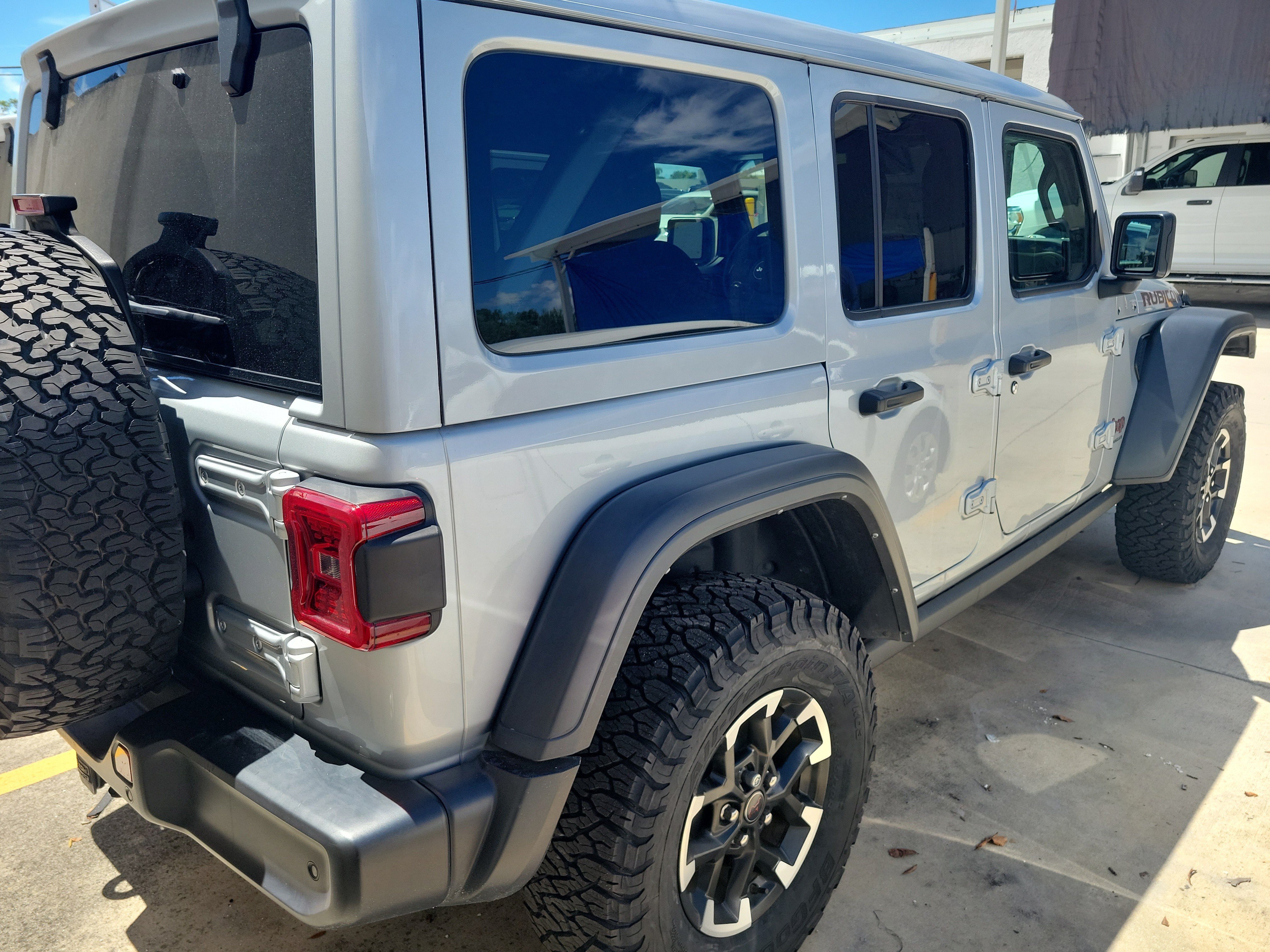Used 2024 Jeep Wrangler Unlimited Rubicon w/ Technology Group AWD/4WD image 7