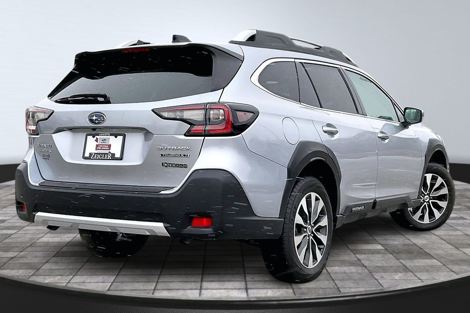 Used 2025 Subaru Outback Touring XT image 2