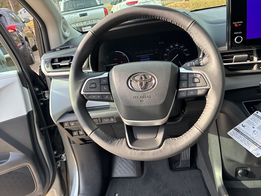 New 2026 Toyota Sienna XLE image 24