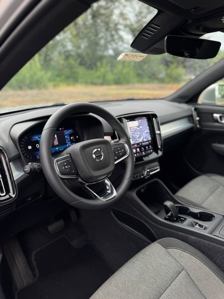 Used 2024 Volvo XC40 B5 Core AWD/4WD image 33