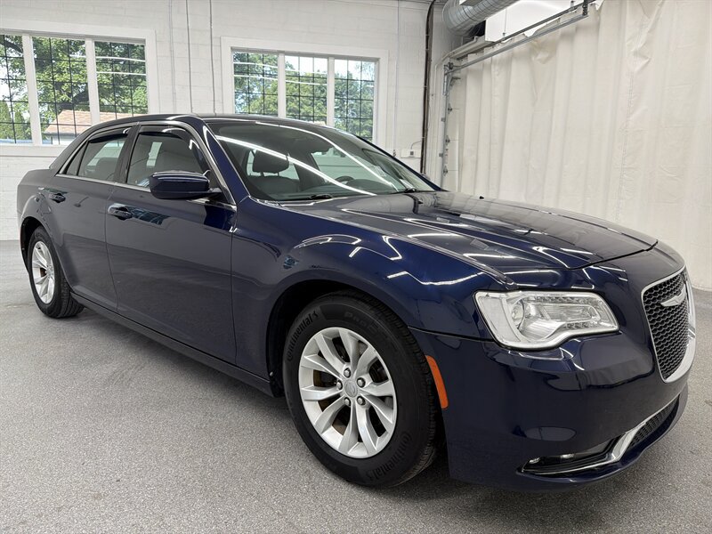 Used 2015 Chrysler 300 Limited w/ Driver Convenience Group RWD image 3