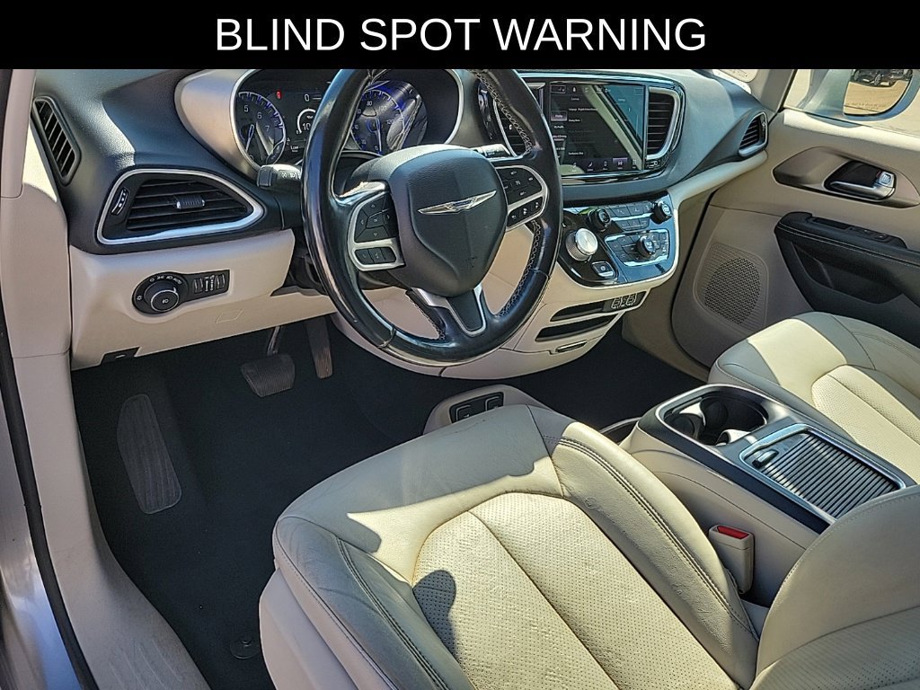 Used 2021 Chrysler Pacifica Touring-L FWD image 18