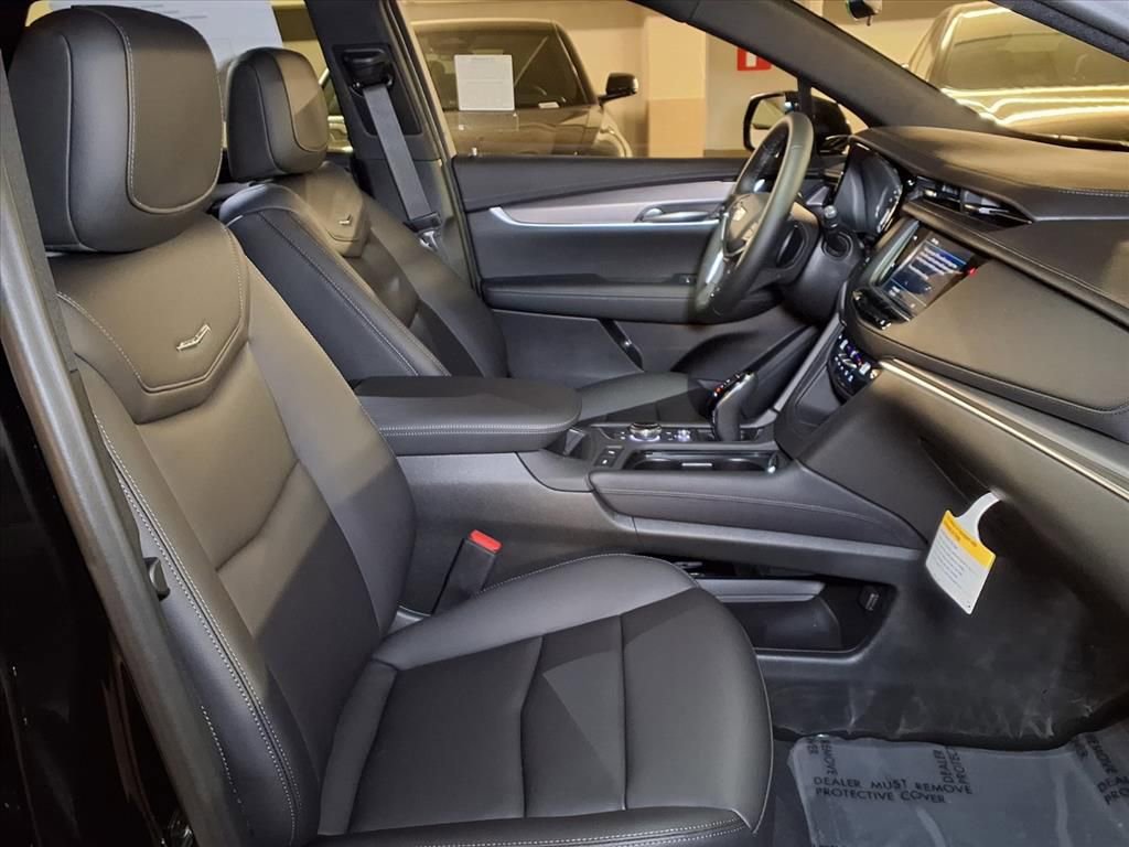New 2026 Cadillac XT5 Luxury image 6