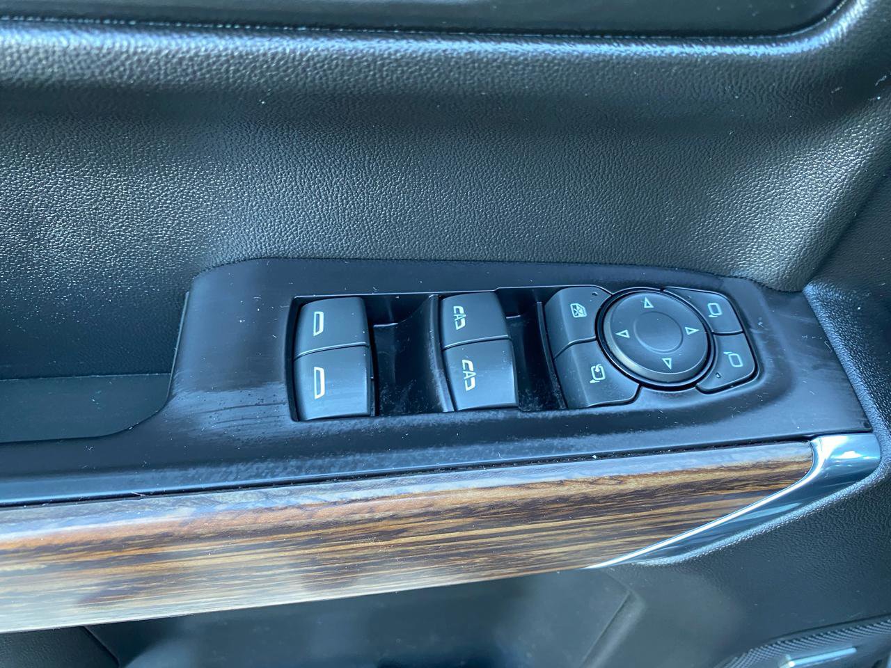 Used 2020 Chevrolet Silverado 1500 High Country w/ Technology Package image 18