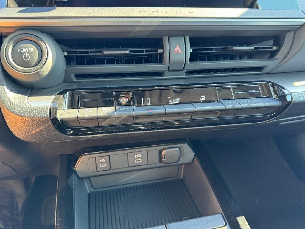 Used 2025 Toyota Prius LE image 18