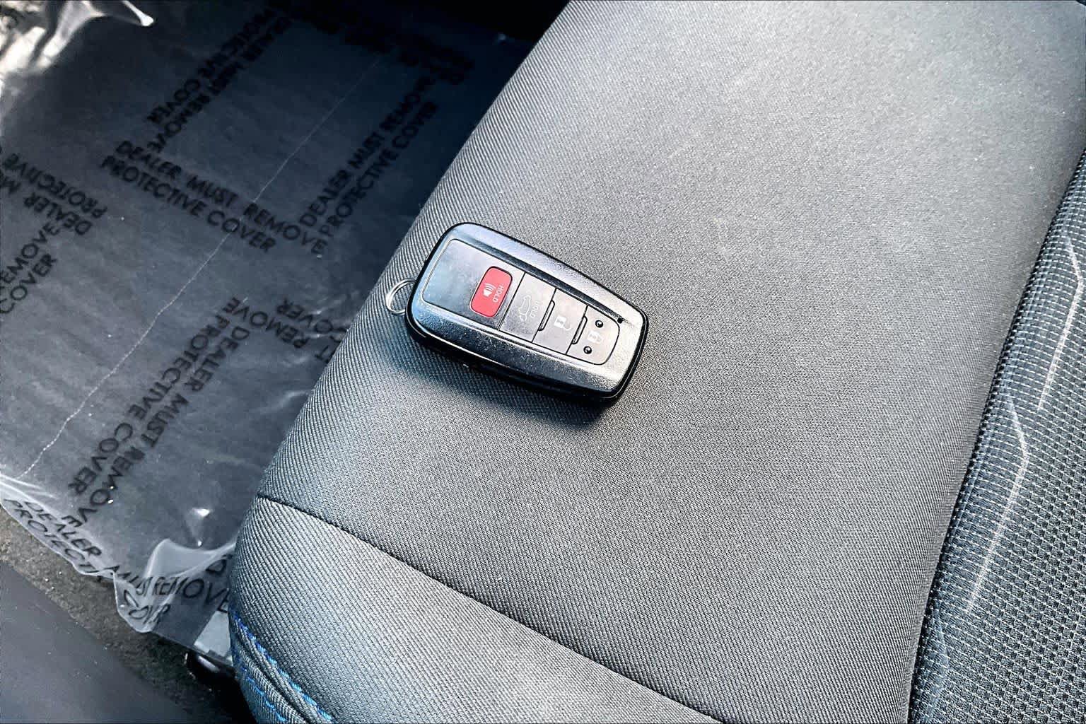 Used 2024 Toyota RAV4 SE w/ Convenience Package image 15