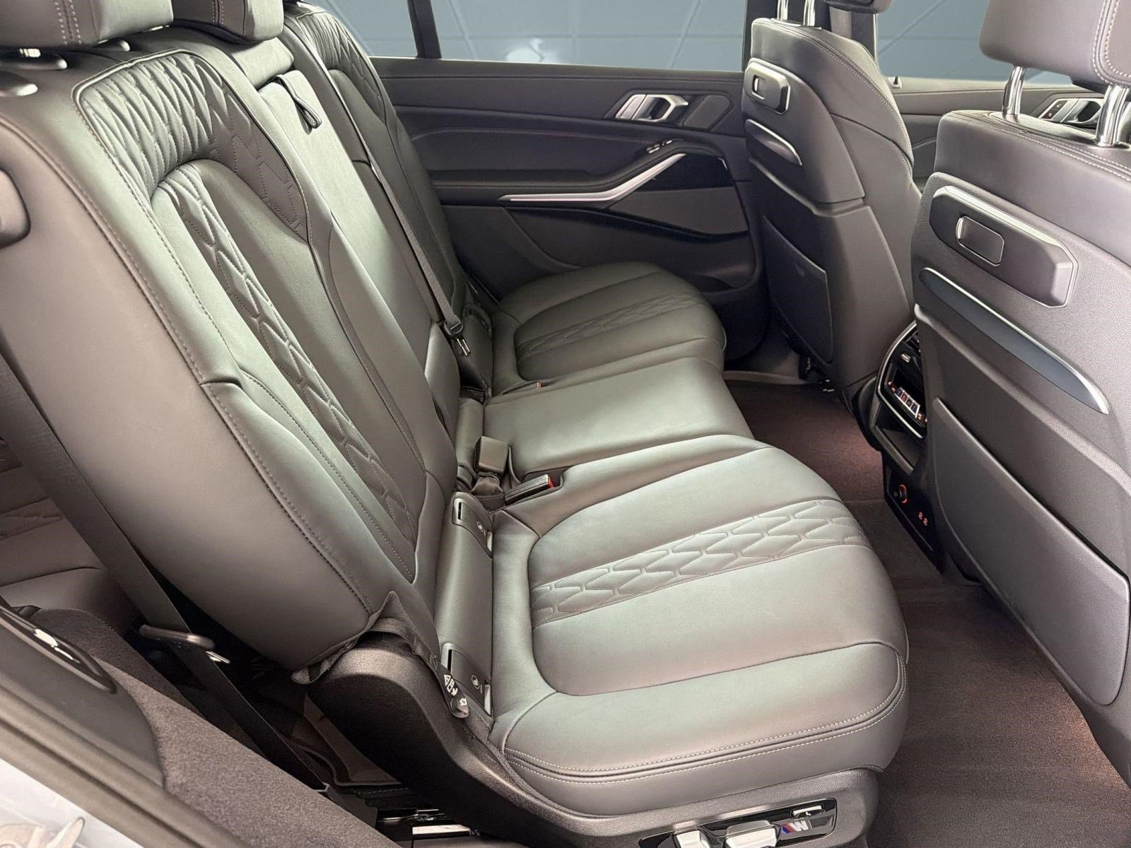 Used 2025 BMW X7 M60i w/ Climate Comfort Package AWD/4WD image 29