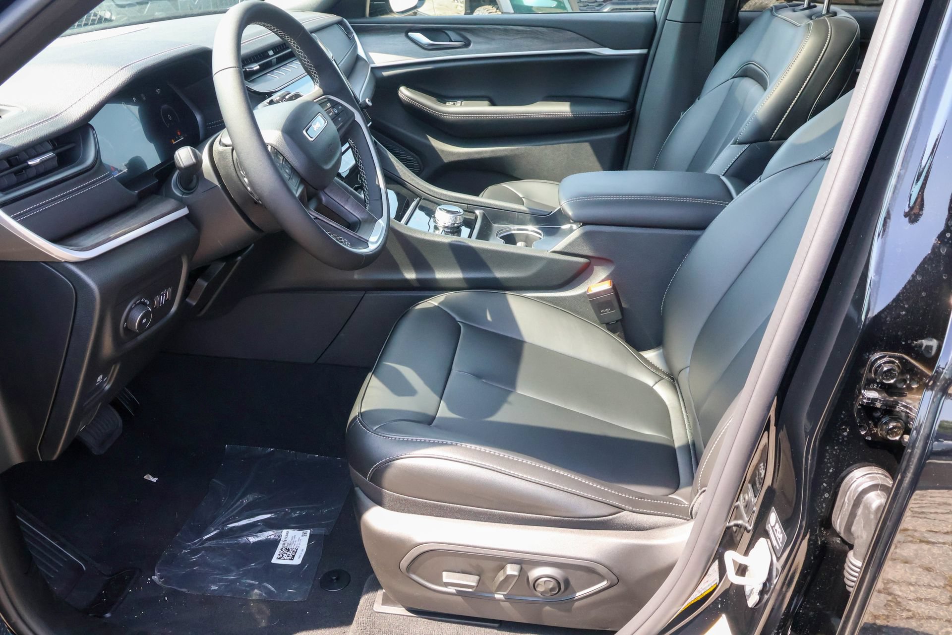 New 2027 Jeep Grand Cherokee Limited AWD/4WD image 4