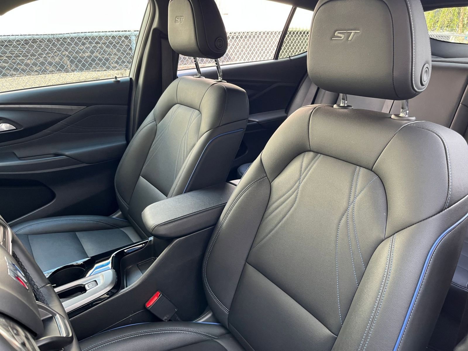 Used 2025 Buick Envista Sport Touring image 36