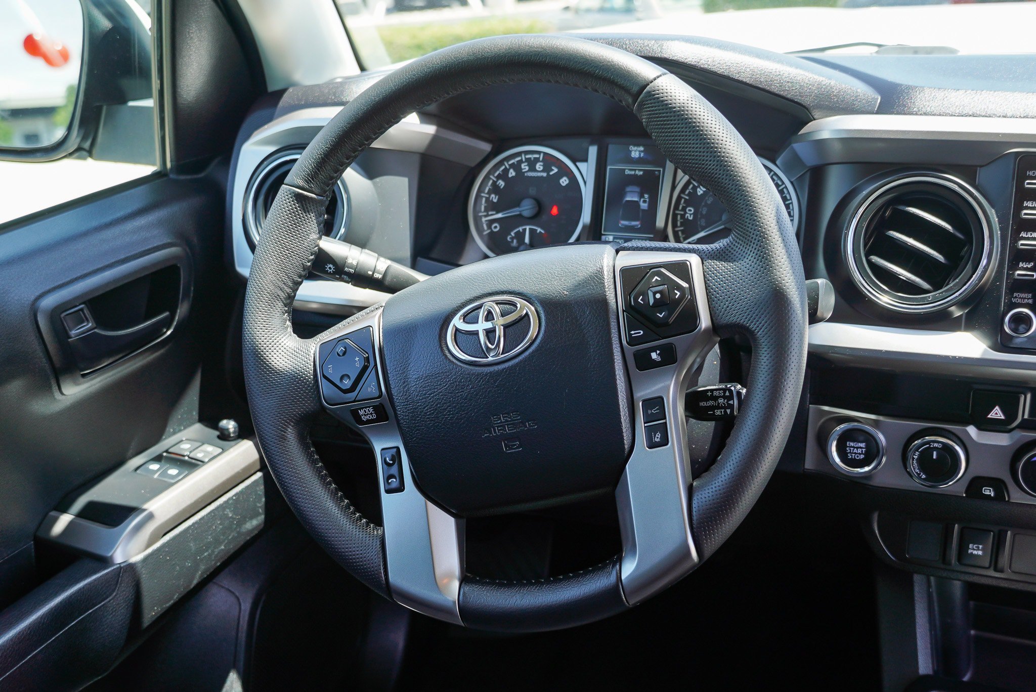 Used 2023 Toyota Tacoma SR5 AWD/4WD image 32
