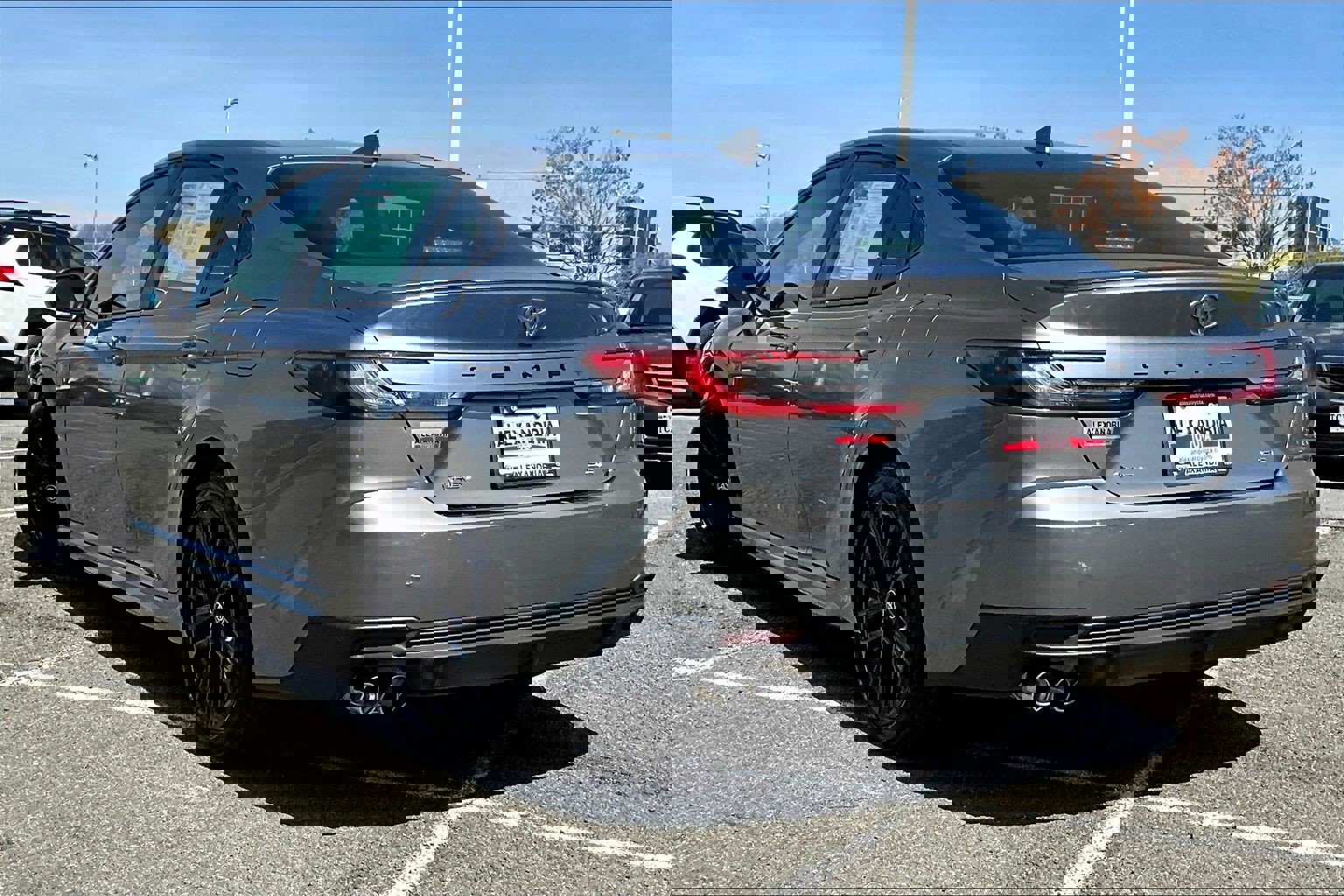 Used 2025 Toyota Camry SE image 11