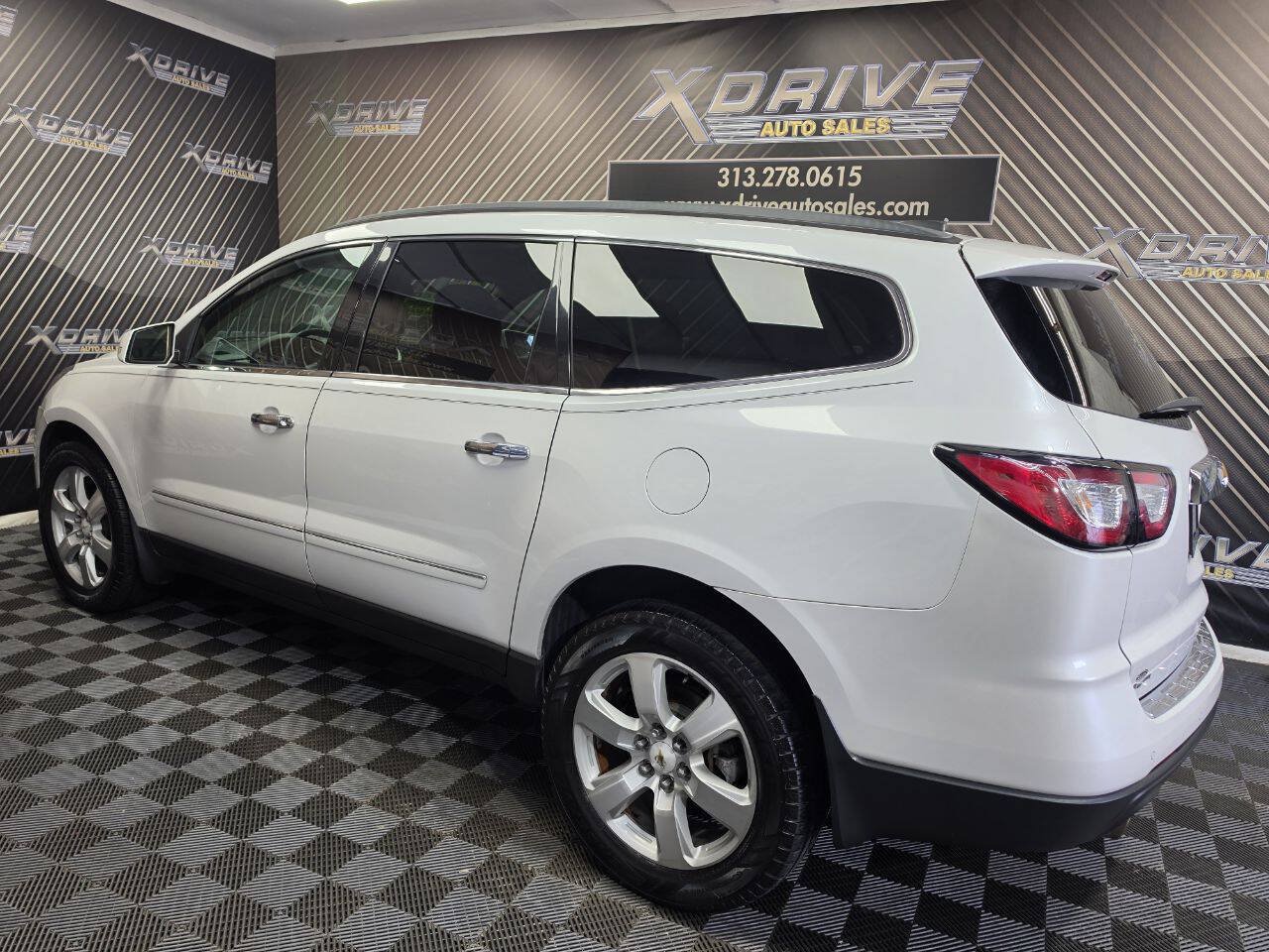 Used 2016 Chevrolet Traverse LTZ FWD image 12