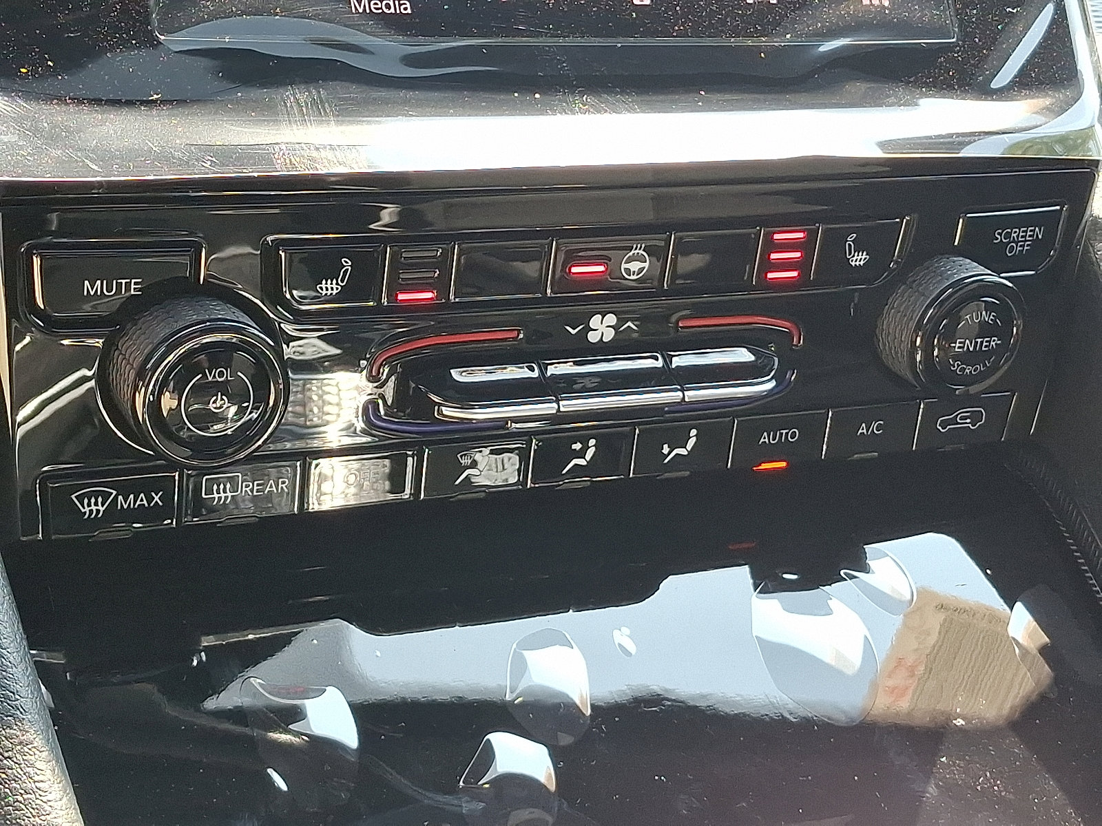 New 2025 Jeep Grand Cherokee Laredo X w/ Luxury Tech Group I image 10