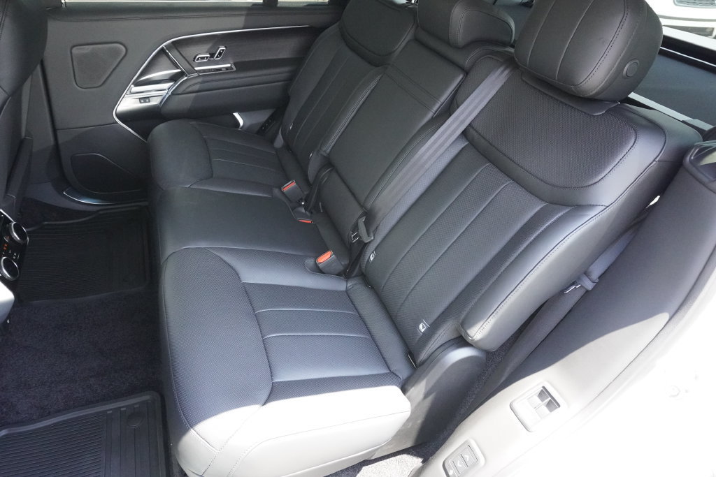 New 2026 Land Rover Range Rover Long Wheelbase SE AWD/4WD image 30