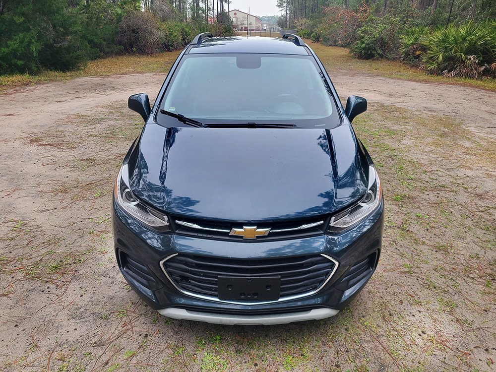 Used 2021 Chevrolet Trax LT w/ LT Convenience Package image 2