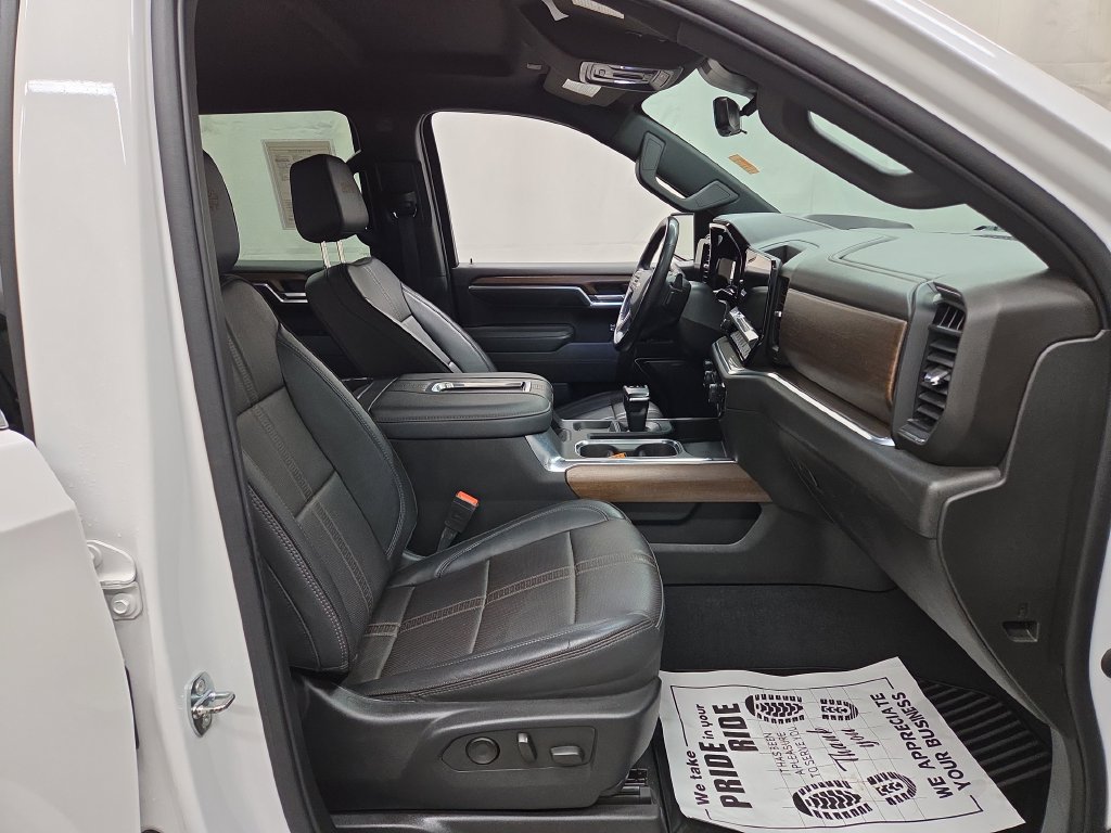Used 2022 Chevrolet Silverado 1500 High Country w/ Technology Package AWD/4WD image 12