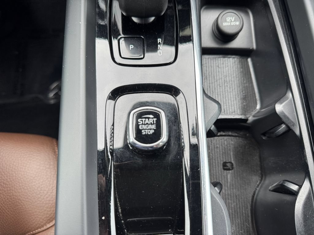 Certified 2024 Volvo XC60 B5 Plus w/ Protection Package Premier AWD/4WD image 18